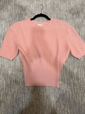 Women’s Pink Ribbed Short-Sleeve Sweater Top with Pearls